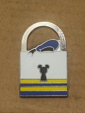 5/$25 Disney‎ Donald Duck Lock Pin